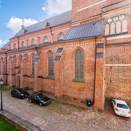 Old Lutsu 16 Apartment *